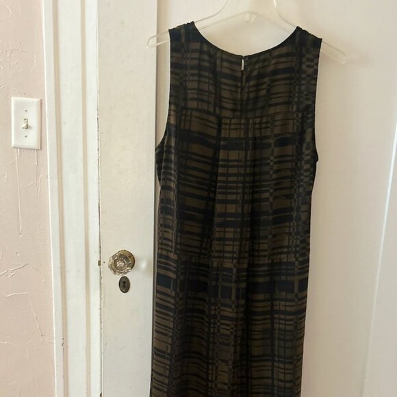 Treasure & Bond Sleeveless Midi Dress – Small | Olive & Black Plaid | Like New - Picture 2 of 6